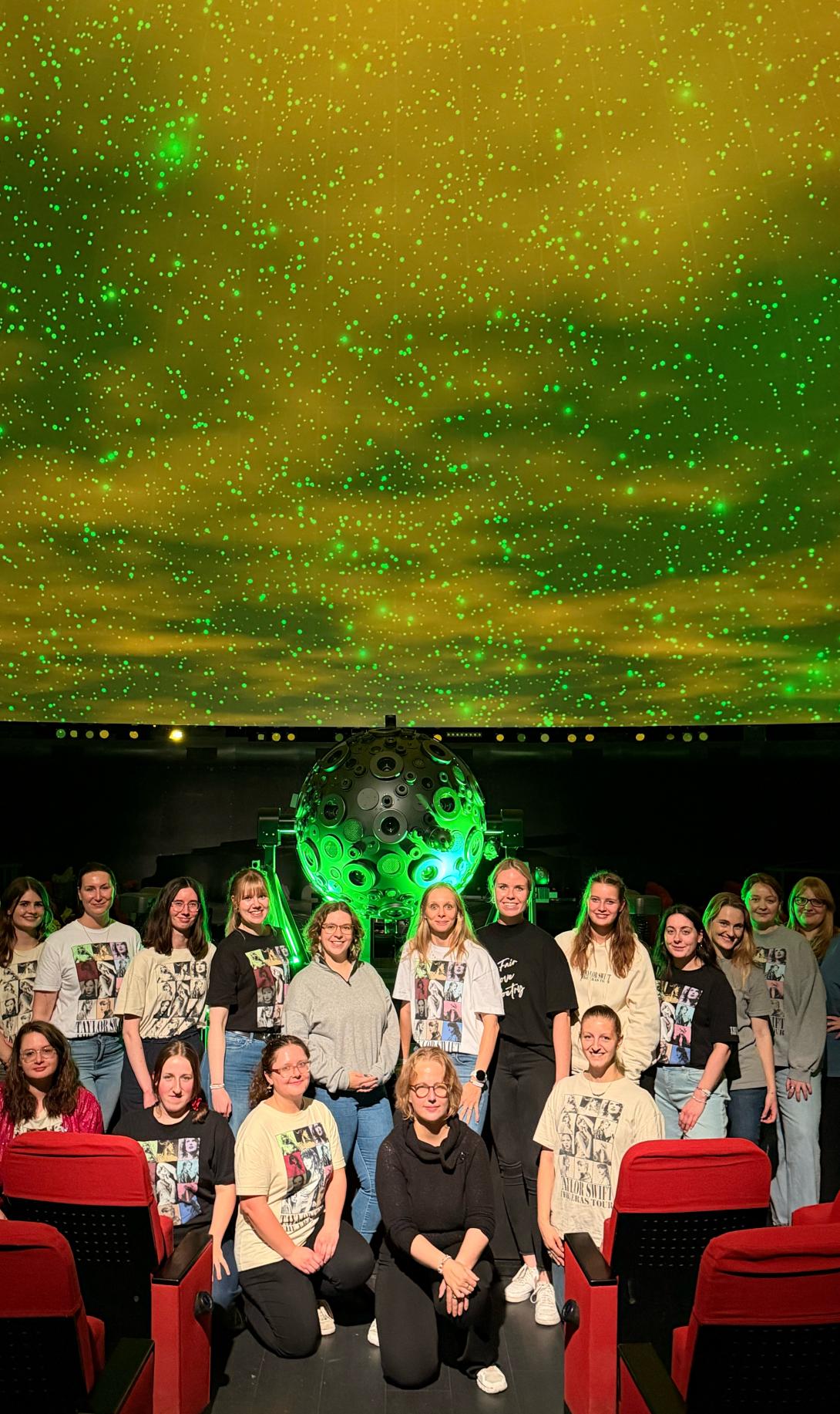 The Singing Swifties im Planetarium